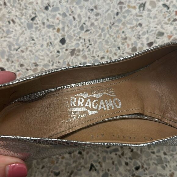 Salvatore Ferragamo silver metallic heels pumps 8.5 - Picture 8 of 9